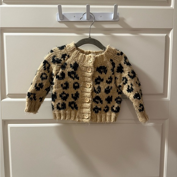 Blueberry Hill Leopard Baby Cardigan 6-12 - Picture 3 of 5